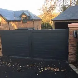 Horizontal boarded, flat top gates